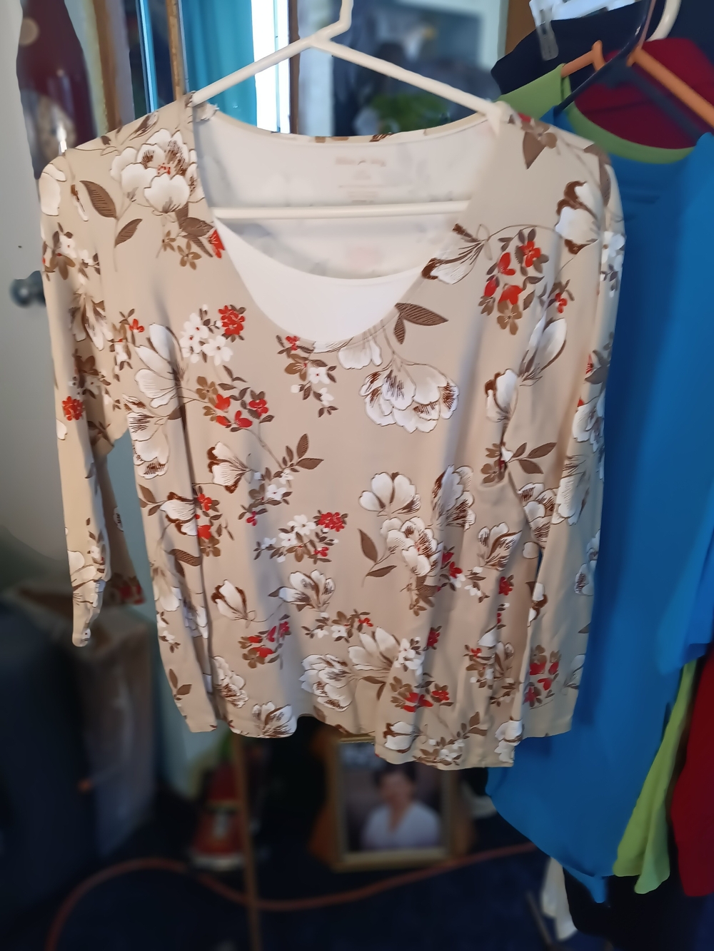 White Stag Beige Floral Scoop Neck Blouse with Red Accents